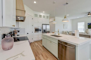 New Perfect Vacation Home-1 Block From Beach